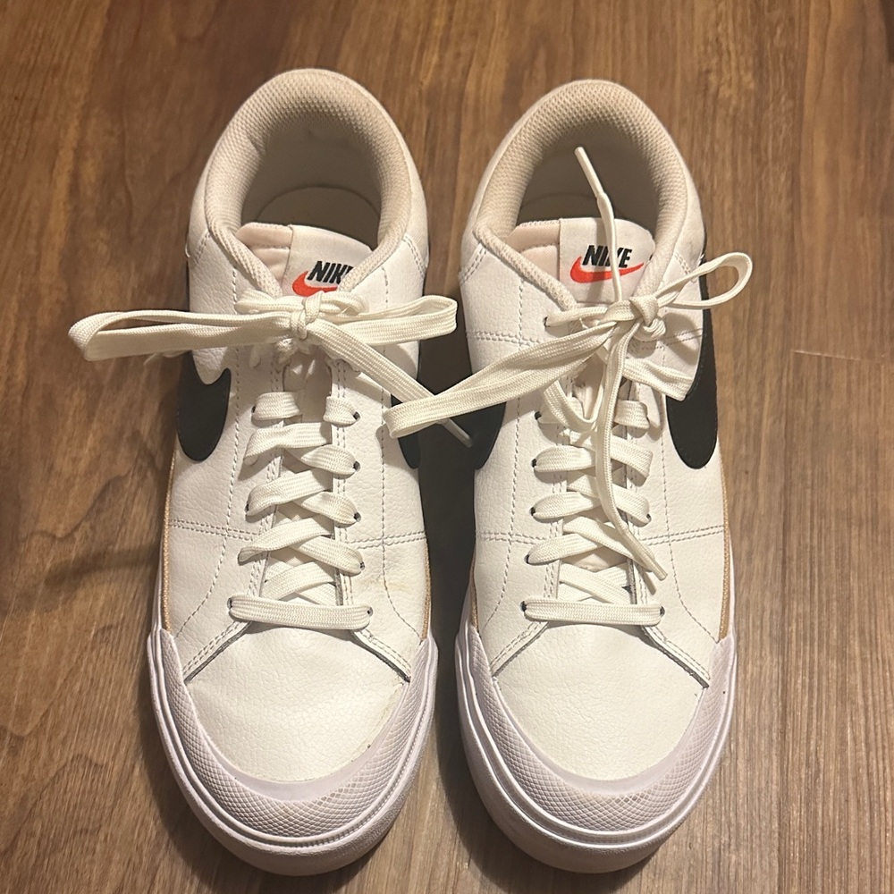 Nike White and Black Low-Top Sneakers